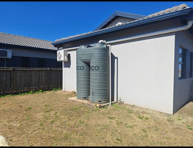 2 BEDROOM FREEHOLD FOR SALE IN SHAKASKRAAL